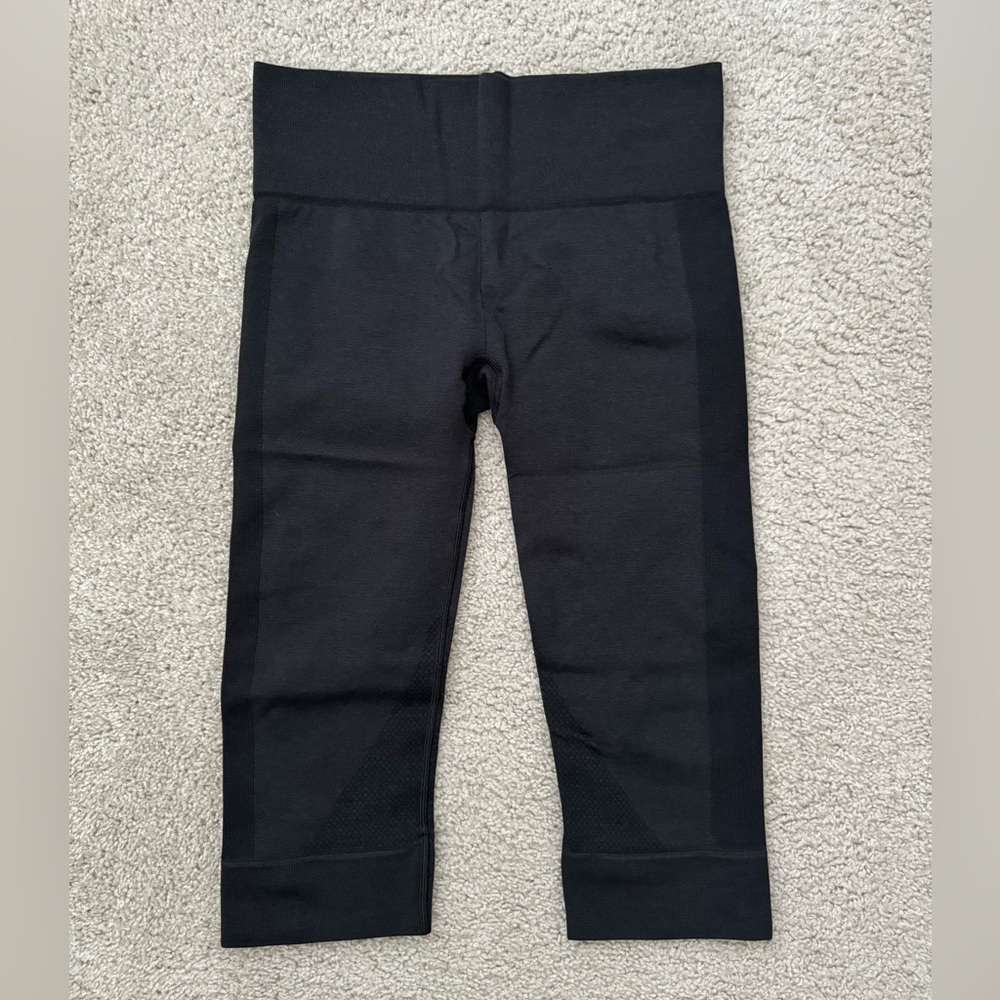 Lululemon Leggings / Black / Size Unknown but fits like an 8